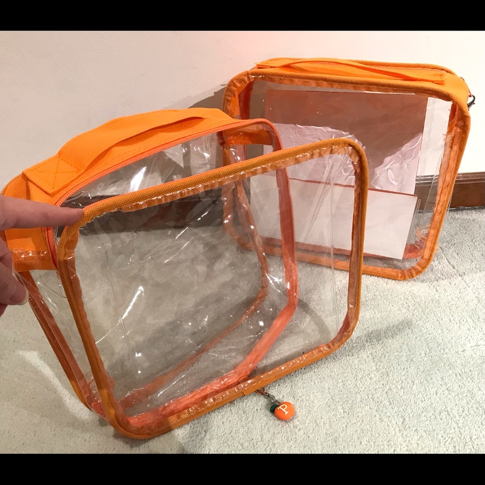 🍑 2 See-through Carrying Cases